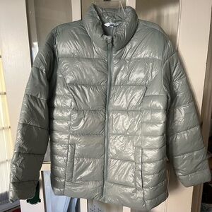 Woman’s Green Puffer Jacket -Size Large